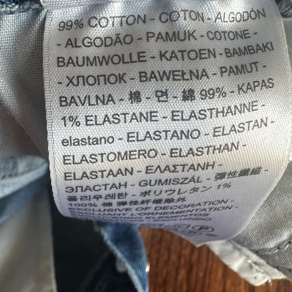 Levi's women's size 26 Wedgie button fly mid rise light Blue Distressed Jeans - Picture 8 of 10